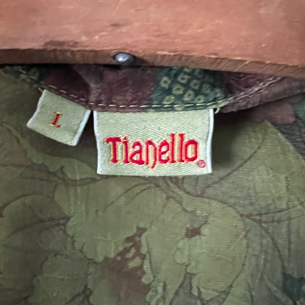 Vintage Green Floral Button-Up Blouse by Tianello - Picture 3 of 4